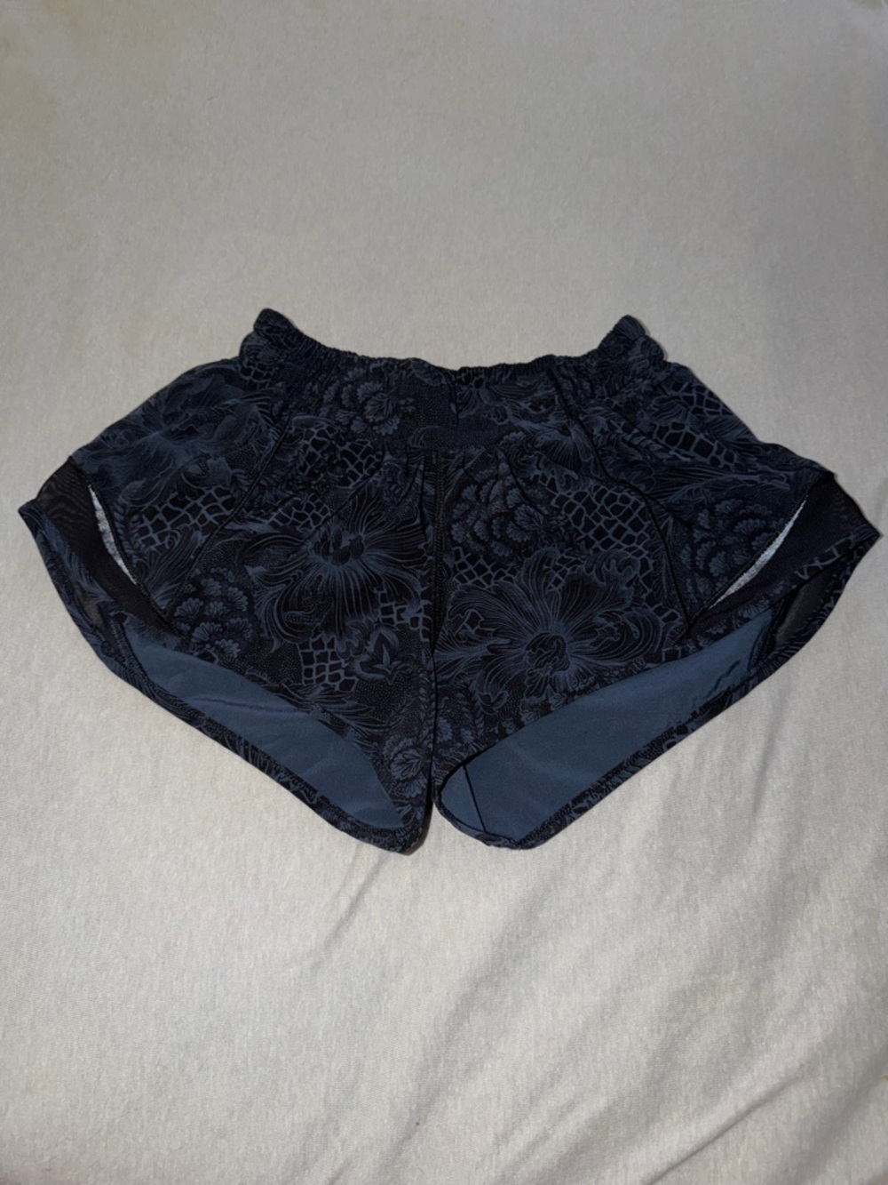 lululemon Hotty Hot Low-Rise Lined Short 2.5"